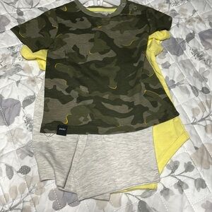Cute boy’s DKNY matching set 18mth